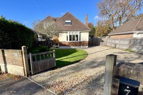 3 bedroom chalet for sale, Old Barn Close, Christchurch