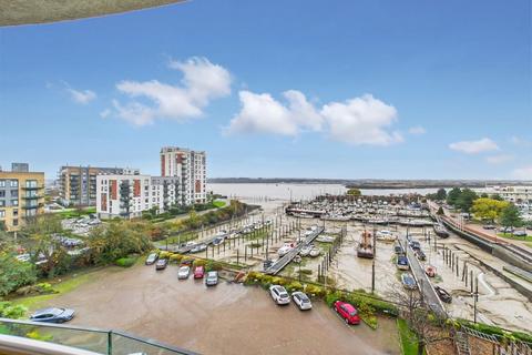3 bedroom apartment to rent, Pier Road, Gillingham