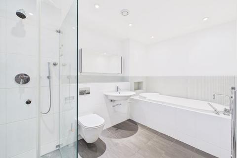 3 bedroom apartment to rent, Pier Road, Gillingham