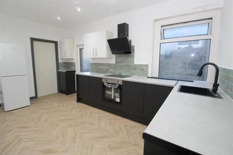 3 bedroom flat to rent, Llantrisant Street, Cardiff CF24