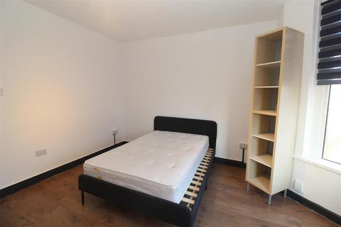 3 bedroom flat to rent, Llantrisant Street, Cardiff CF24