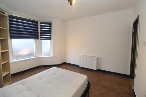 3 bedroom flat to rent, Llantrisant Street, Cardiff CF24