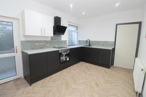 3 bedroom flat to rent, Llantrisant Street, Cardiff CF24