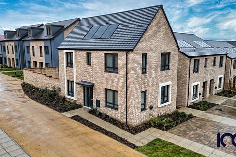 3 bedroom detached house to rent, Scotney Drive Greenhithe