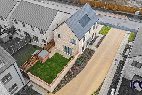 3 bedroom detached house to rent, Scotney Drive Greenhithe