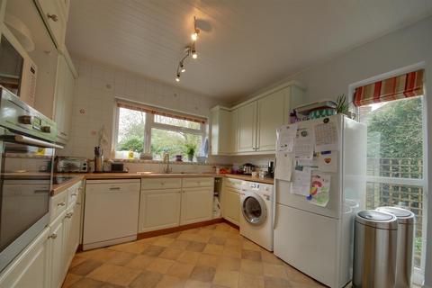 4 bedroom semi-detached house to rent, Gills Hill Lane, Radlett WD7