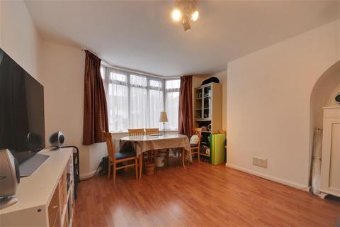 4 bedroom semi-detached house to rent, Gills Hill Lane, Radlett WD7