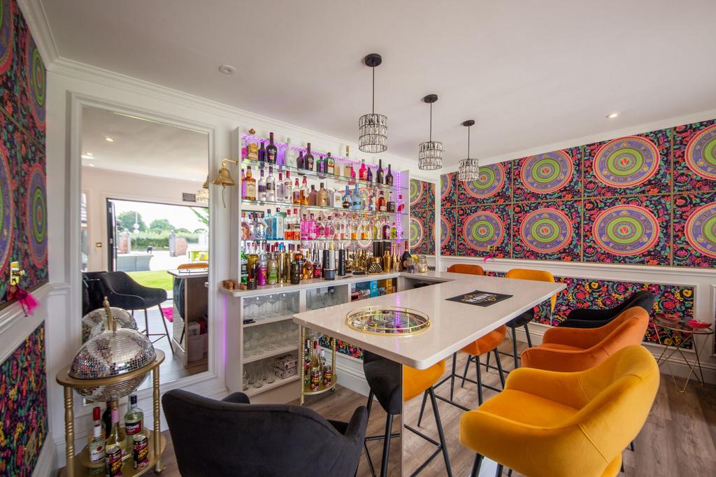 Garden room / bar