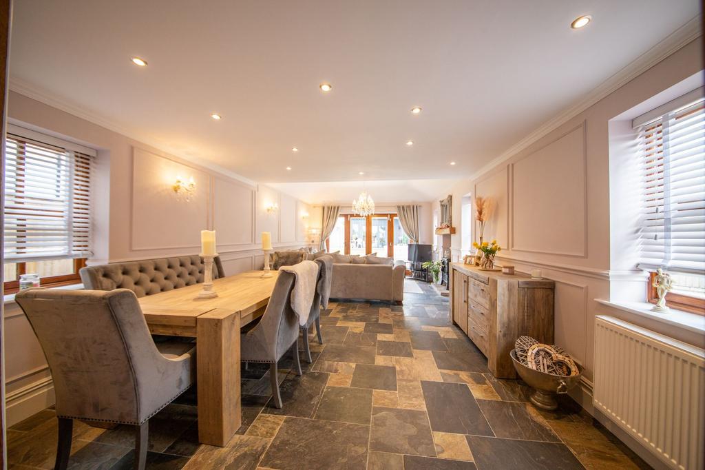 Living/dining room