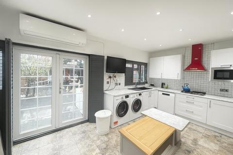 undefined, Laburnham Grove, Greater London TW3
