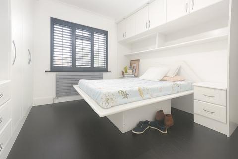 undefined, Laburnham Grove, Greater London TW3