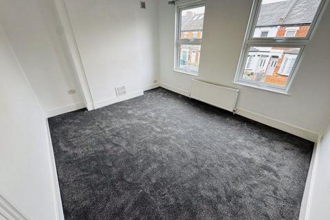 3 bedroom semi-detached house to rent, Angel Road, Harrow