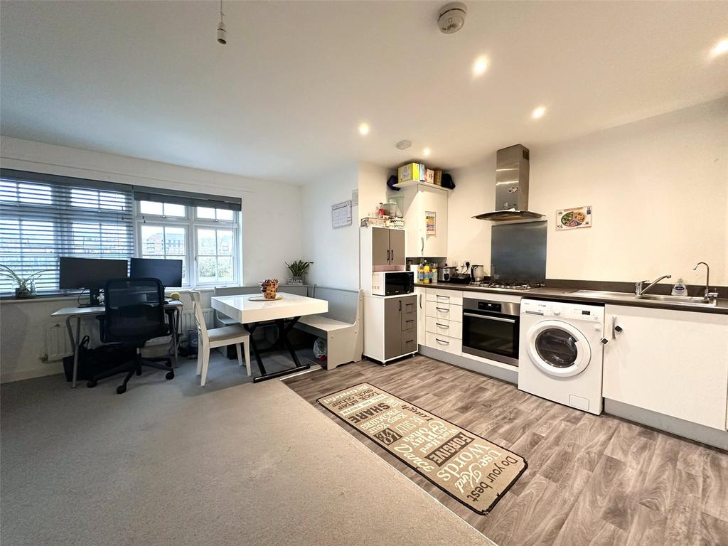 Kitchen/Dining Area