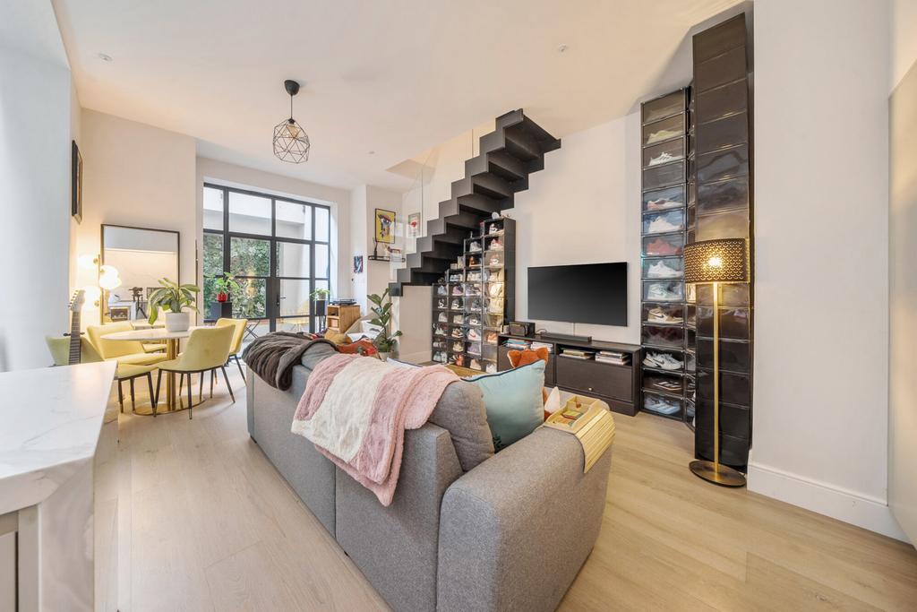 1381329 16 691495...