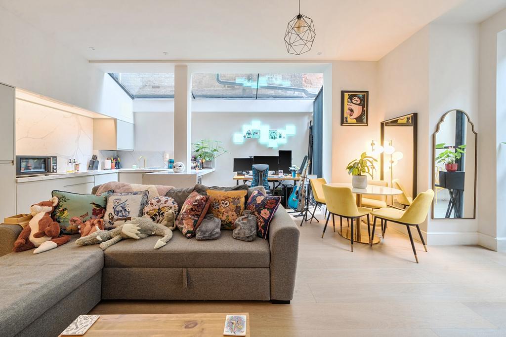 1381329 12 691494...