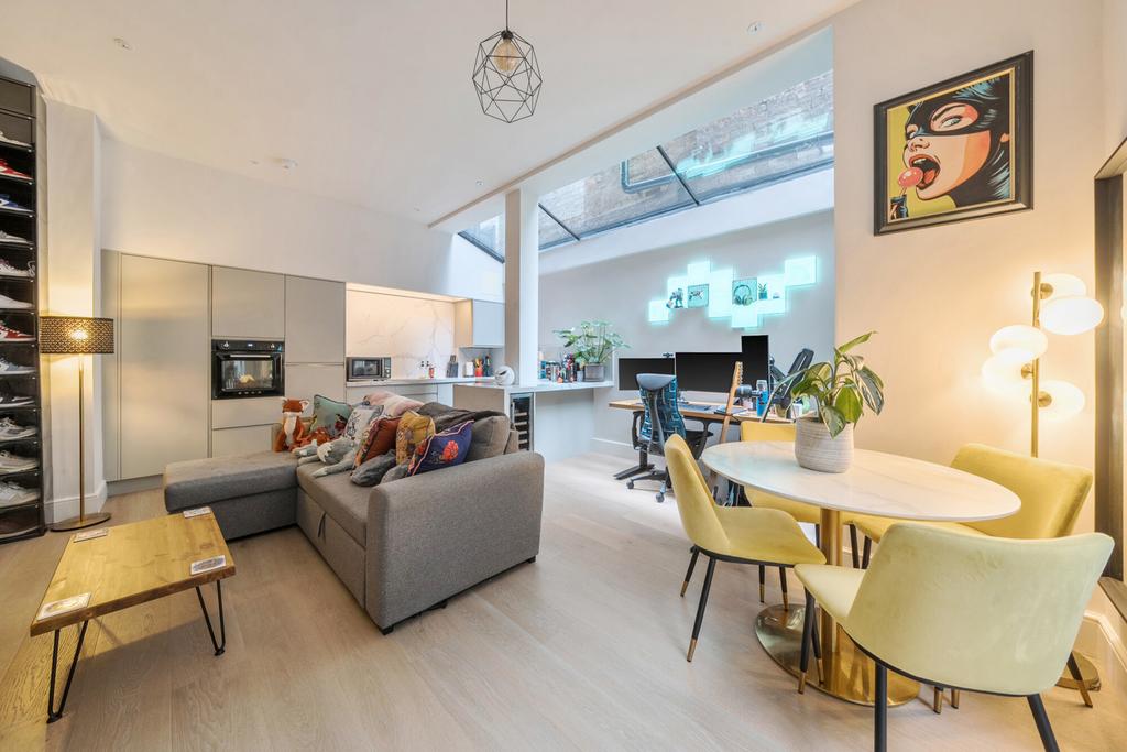 1381329 19 691495...