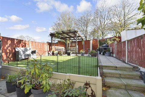 3 bedroom terraced house for sale, Nether Priors, Basildon SS14