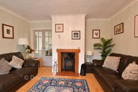 3 bedroom semi-detached house for sale, Byron Way, Romford RM3