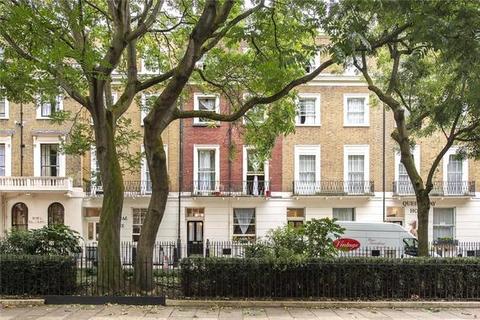Studio to rent, Sussex Gardens, London  W2