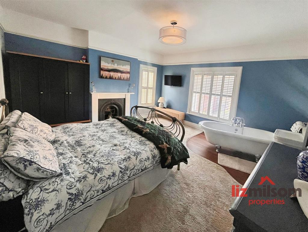 8ff0d423-BED14.jpg