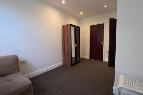 3 bedroom terraced house to rent, St. Albans Road, Ilford, IG3