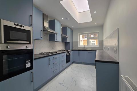 5 bedroom terraced house to rent, Wentworth Road, London