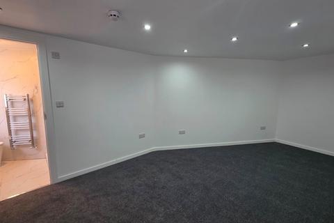 5 bedroom terraced house to rent, Wentworth Road, London