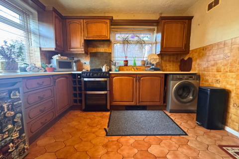 3 bedroom semi-detached house for sale, Badsey Road, Oldbury