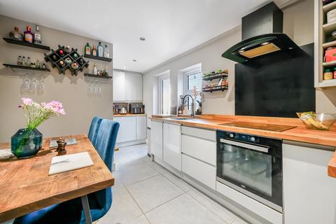 1 bedroom maisonette to rent, Buckmaster Road, SW11
