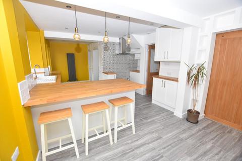 4 bedroom detached house to rent, Norwood Avenue, Hasland, Chesterfield, S41 0NJ