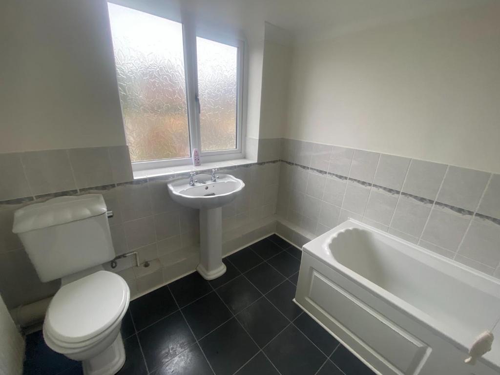 Bathroom 1.jpg