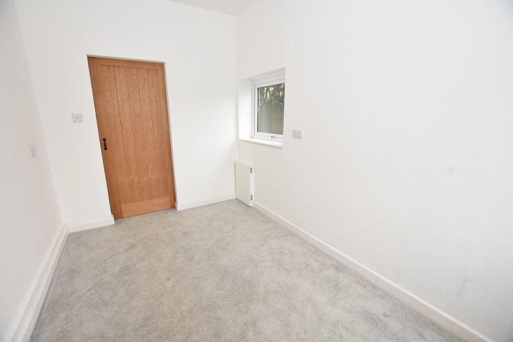 Snug-Bedroom 1.JPG