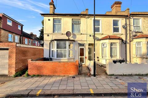 3 bedroom end of terrace house for sale, Cecil Road, Hounslow TW3