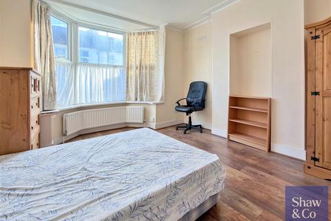 3 bedroom end of terrace house for sale, Cecil Road, Hounslow TW3