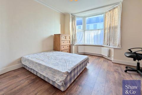 3 bedroom end of terrace house for sale, Cecil Road, Hounslow TW3