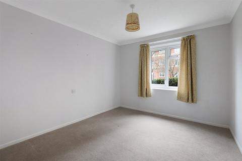 1 bedroom retirement property for sale, Canterbury Court, Station Road, Dorking, Surrey, RH4