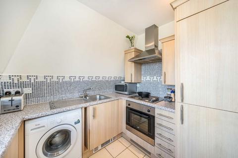1 bedroom flat to rent, Garratt Lane, London SW17