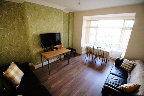 7 bedroom house to rent, Estcourt Avenue, Leeds LS6