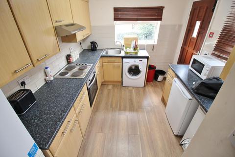 7 bedroom house to rent, Estcourt Avenue, Leeds LS6