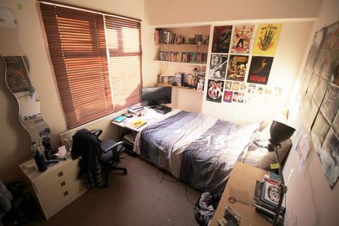 7 bedroom house to rent, Estcourt Avenue, Leeds LS6