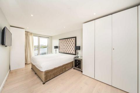 3 bedroom flat for sale, Plough Road, Battersea SW11