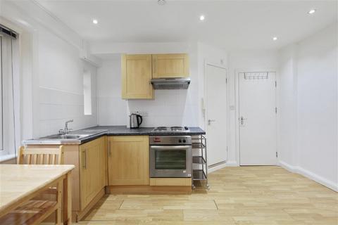 Studio to rent, Palace Court, W2