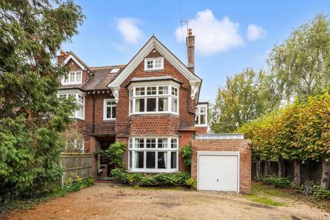 Paddockhall Road, Haywards Heath, RH16