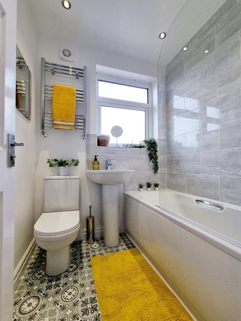 Main bathroom