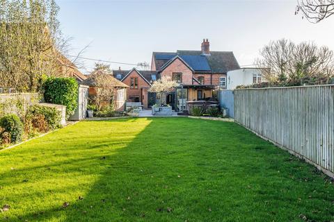 undefined, High Street, Bulkington