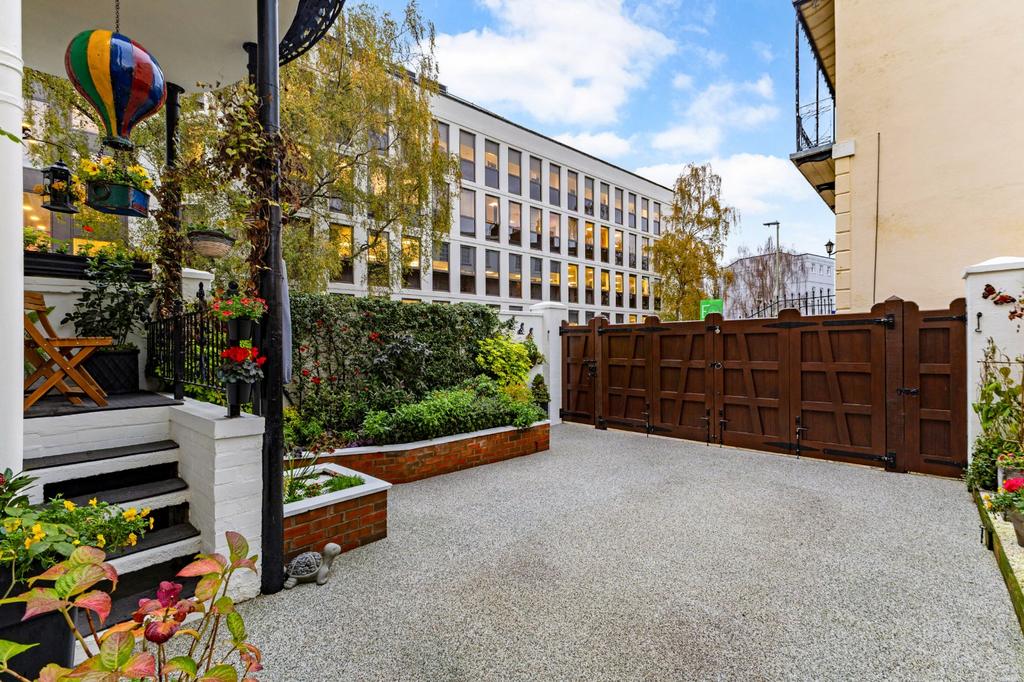 Garden/Parking