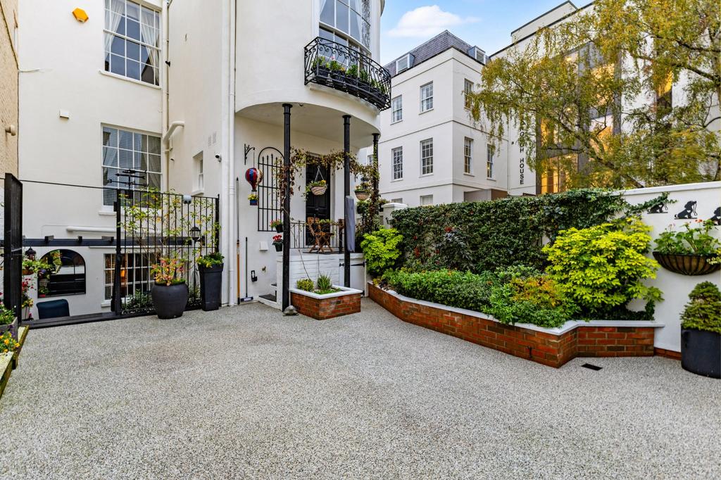 Garden/Parking