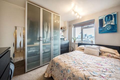 3 bedroom flat for sale, Hamlets Way, London E3