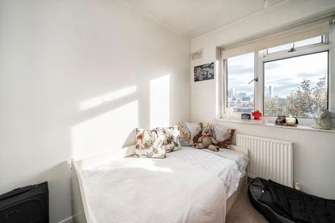 3 bedroom flat for sale, Hamlets Way, London E3