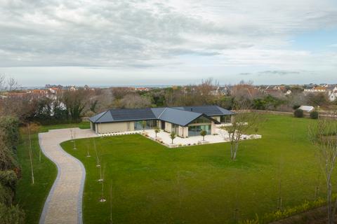 4 bedroom detached house to rent, Route De La Mare, Castel, Guernsey